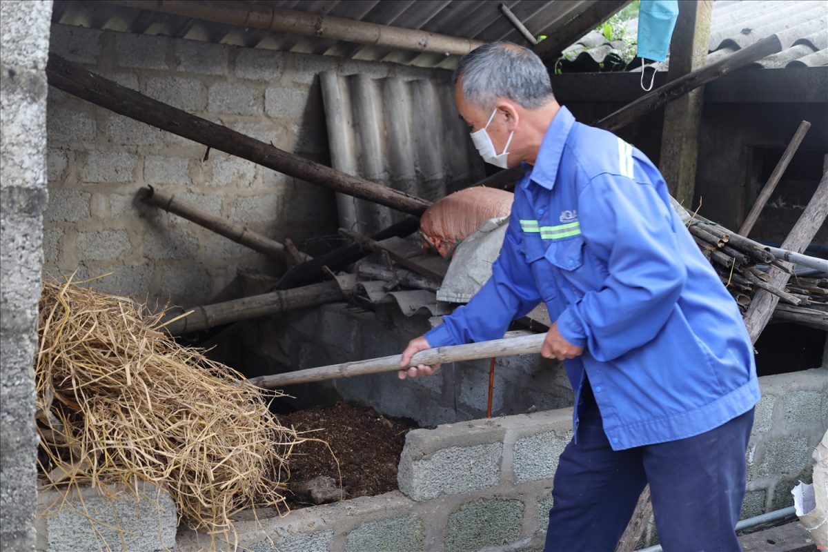Giá phân bón đang tăng đột biến giữa lúc dịch bệnh vẫn còn diễn biến phức tạp, khiến khó khăn càng thêm chồng chất lên vai nhà nông. Nỗi lo về chi phí đầu vào trước vụ sản xuất mới khiến bao người nông dân đứng ngồi không yên.